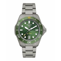 TAG Heuer Aquaracer 300 Titanium 43 mm titanium/ ceramic green bezel green index dial on titanium bracelet