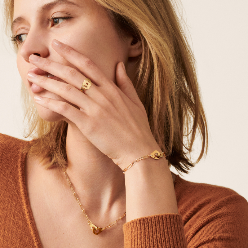 18K Yellow Gold Menottes R10 Interlocking Chain Bracelet