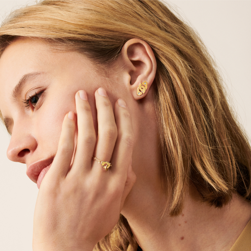 18K Yellow Gold Menottes R8 Single Interlocking Stud Earring