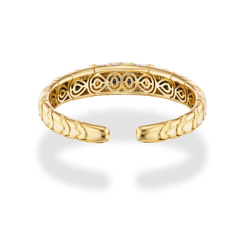 18k Yellow Gold Onda Pave Bangle