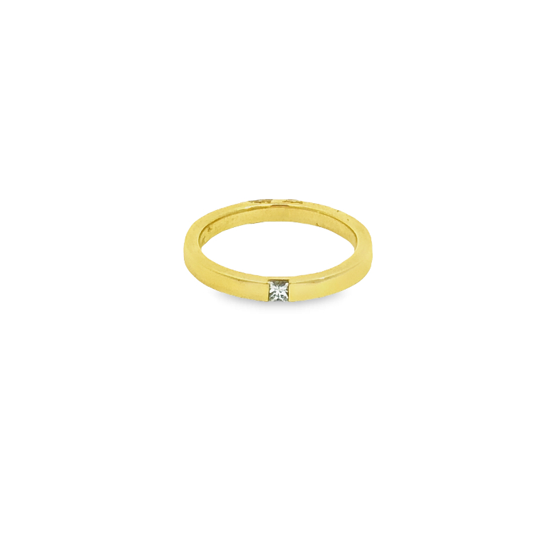 Lisa Nik 18K yellow gold Honeymon Audrey band with princess cut diamond weighing 0.10 carat total weight, size 6